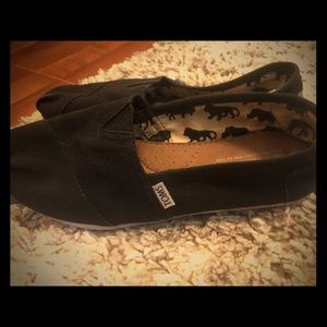 Women’s Toms classic black size 9 flats loafers